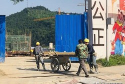 請(qǐng)教大家一個(gè)問(wèn)題，本人想考取一名二級(jí)建造師，在哪里報(bào)名？